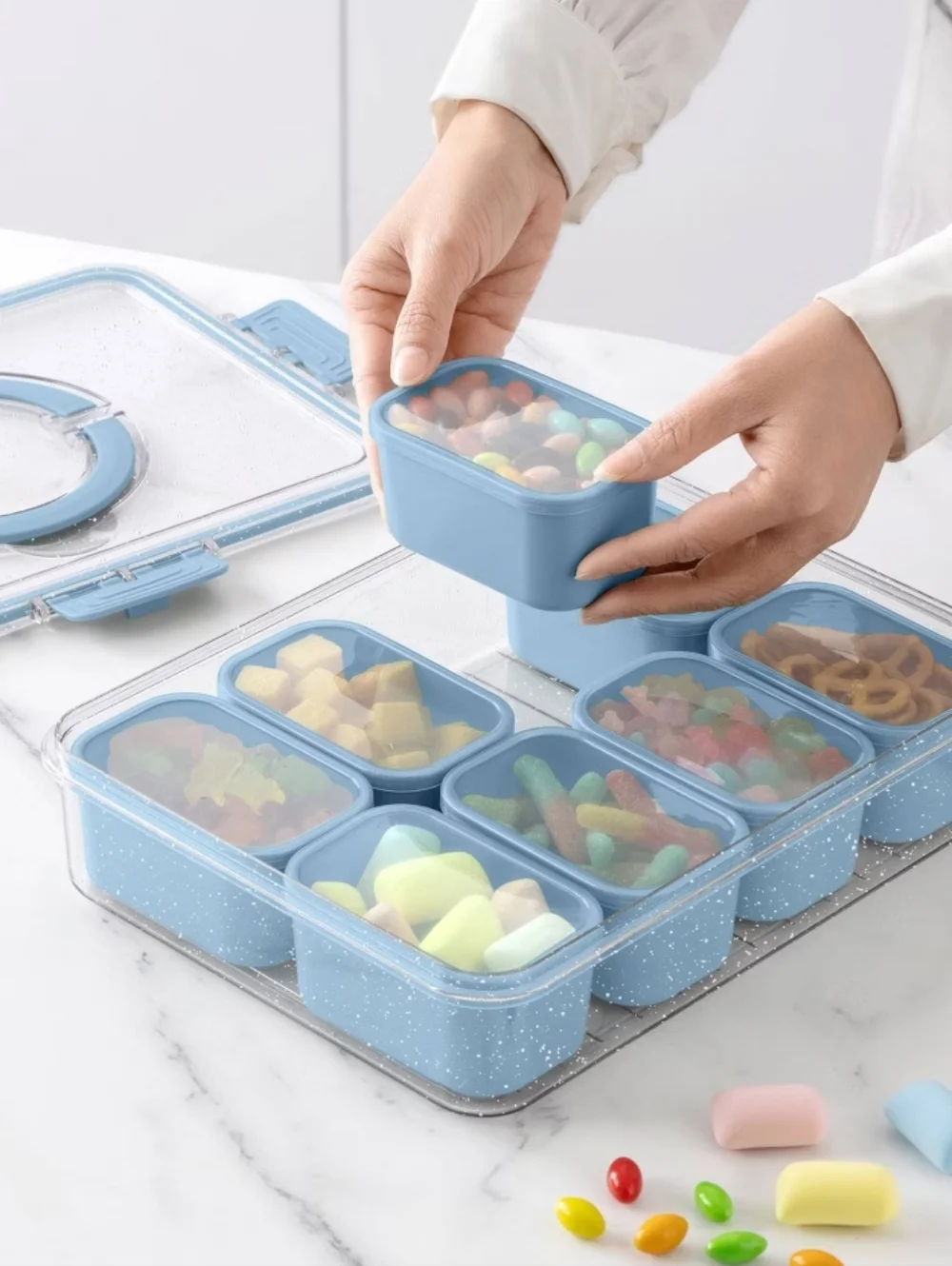 New Target Snack/ Food Storage Container - Picture 1 of 6